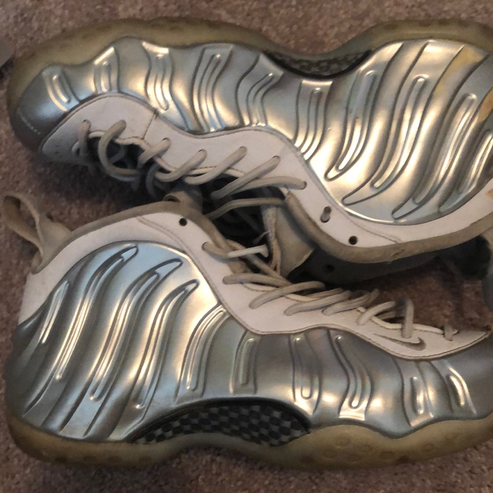 Monochrome Foamposits